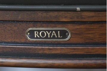 中古　美品　希少な廃番品　maruni(マルニ木工)　地中海ロイヤルシリーズ(ROYAL)　本革　木製脚がクラシカルなキャスター付きダイニングチェア4脚セット　定価(4脚合計)約68万円　(R-091059)