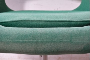 和製ヴィンテージ　レトロなフォルムが目を引くグリーンの回転椅子　(R-091060)