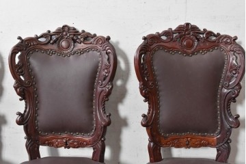 中国ヴィンテージ　美品　高級品　花梨材　繊細な彫刻や鋲飾りが華やかな本革張りのダイニングチェア4脚セット　(R-091063)