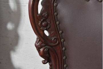 中国ヴィンテージ　美品　高級品　花梨材　繊細な彫刻や鋲飾りが華やかな本革張りのダイニングチェア4脚セット　(R-091063)