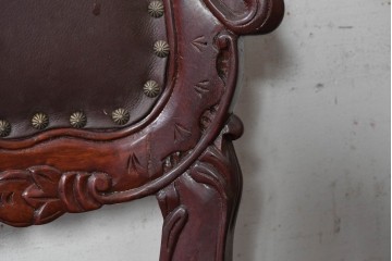 中国ヴィンテージ　美品　高級品　花梨材　繊細な彫刻や鋲飾りが華やかな本革張りのダイニングチェア4脚セット　(R-091063)