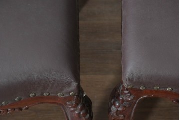 中国ヴィンテージ　美品　高級品　花梨材　繊細な彫刻や鋲飾りが華やかな本革張りのダイニングチェア4脚セット　(R-091063)