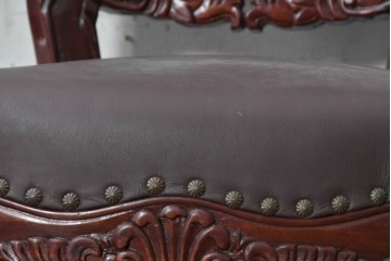 中国ヴィンテージ　美品　高級品　花梨材　繊細な彫刻や鋲飾りが華やかな本革張りのダイニングチェア4脚セット　(R-091063)