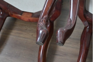中国ヴィンテージ　美品　高級品　花梨材　繊細な彫刻や鋲飾りが華やかな本革張りのダイニングチェア4脚セット　(R-091063)