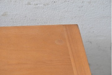 《台輪取り付け加工費込み》　中古　横浜クラシック家具ダニエル(Daniel)　温かみのある色合いと波打つ装飾が上品なブックシェルフ　(R-091065)