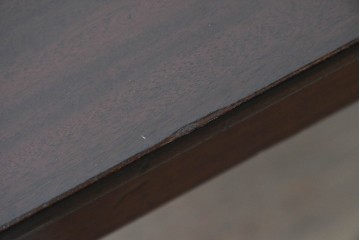 イギリスアンティーク　1900年頃　Lloyd's Antiques(ロイズ・アンティークス)取り扱い　マホガニー材　シンプルな佇まいのデスク　(R-091068)