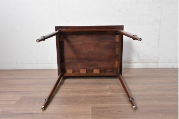 イギリスアンティーク　1900年頃　Lloyd's Antiques(ロイズ・アンティークス)取り扱い　マホガニー材　シンプルな佇まいのデスク　(R-091068)