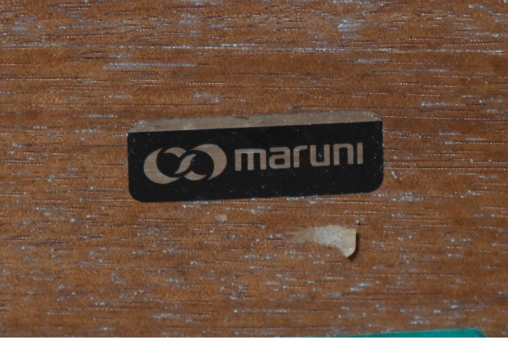 中古　マルニ木工(maruni)　地中海シリーズ　表情豊かな木目模様が魅力のラウンドサイドテーブル　(R-091069)