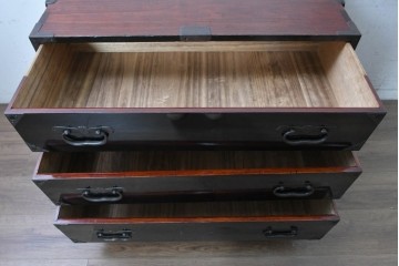 和製アンティーク　明治から大正期　黒漆塗り　鶴亀図を象った閂が目を引く庄内箪笥ローチェスト　(R-091073)