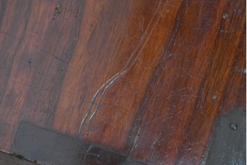 和製アンティーク　明治から大正期　黒漆塗り　鶴亀図を象った閂が目を引く庄内箪笥ローチェスト　(R-091073)
