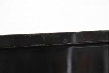 和製アンティーク　明治から大正期　黒漆塗り　鶴亀図を象った閂が目を引く庄内箪笥ローチェスト　(R-091073)