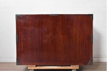 和製アンティーク　明治から大正期　黒漆塗り　唐獅子に牡丹や龍虎図などの吉祥文様金具を配した豪華な庄内箪笥ローチェスト　(R-091074)