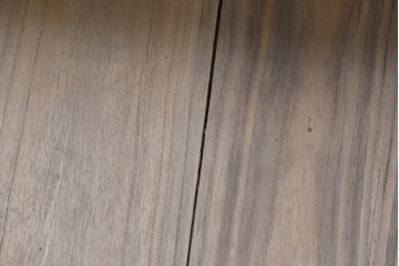 和製アンティーク　明治期　上手物　前面欅(ケヤキ)材・縁黒柿材　重厚で立派な金具を備えたローチェスト　(R-091075)