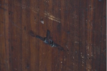 和製アンティーク　明治期　上手物　前面欅(ケヤキ)材・縁黒柿材　立派な金具を備えた重厚なローチェスト　(R-091078)