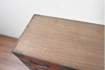 和製アンティーク　明治期　上手物　前面欅(ケヤキ)材・縁黒柿材　立派な金具を備えた重厚なローチェスト　(R-091078)