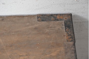 和製アンティーク　明治期　上手物　前面欅(ケヤキ)材・縁黒柿材　立派な金具を備えた重厚なローチェスト　(R-091078)