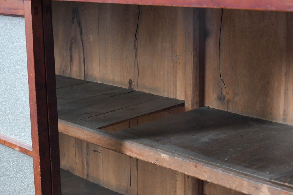 和製アンティーク　昭和初期　レトロなガラス戸と4杯の引き出しを備えたサイドボード　(R-091081)