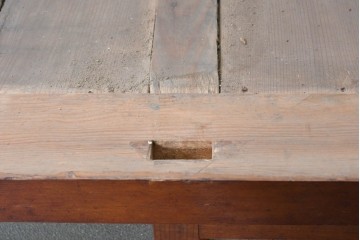 和製アンティーク　昭和初期　レトロなガラス戸と4杯の引き出しを備えたサイドボード　(R-091081)