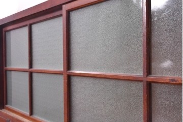 和製アンティーク　昭和初期　レトロなガラス戸と4杯の引き出しを備えたサイドボード　(R-091081)