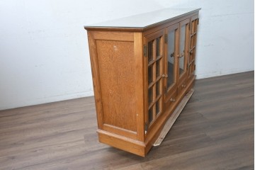 中古　美品　高級品　高島屋デパート取り扱い　ナラ無垢材　木目と格子扉が上品なサイドボード　定価約60万円　(R-091082)