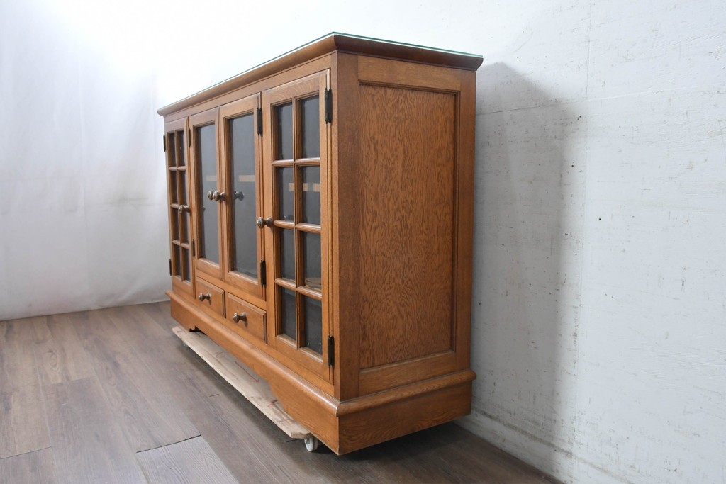 中古　美品　高級品　高島屋デパート取り扱い　ナラ無垢材　木目と格子扉が上品なサイドボード　定価約60万円　(R-091082)