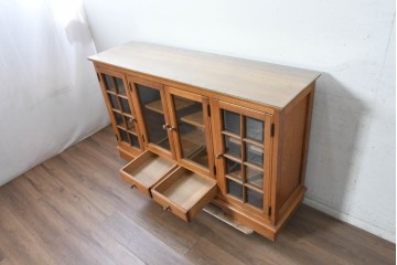 中古　美品　高級品　高島屋デパート取り扱い　ナラ無垢材　木目と格子扉が上品なサイドボード　定価約60万円　(R-091082)