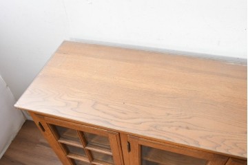 中古　美品　高級品　高島屋デパート取り扱い　ナラ無垢材　木目と格子扉が上品なサイドボード　定価約60万円　(R-091082)