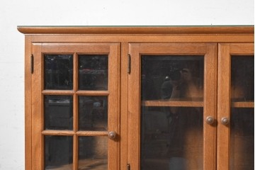 中古　美品　高級品　高島屋デパート取り扱い　ナラ無垢材　木目と格子扉が上品なサイドボード　定価約60万円　(R-091082)