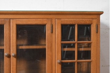 中古　美品　高級品　高島屋デパート取り扱い　ナラ無垢材　木目と格子扉が上品なサイドボード　定価約60万円　(R-091082)