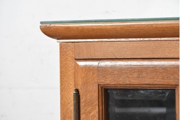 中古　美品　高級品　高島屋デパート取り扱い　ナラ無垢材　木目と格子扉が上品なサイドボード　定価約60万円　(R-091082)