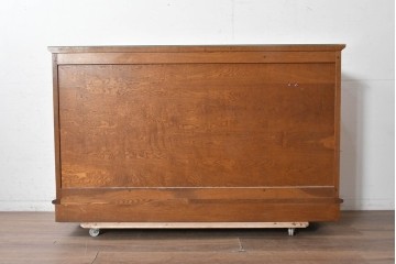 中古　美品　高級品　高島屋デパート取り扱い　ナラ無垢材　木目と格子扉が上品なサイドボード　定価約60万円　(R-091082)