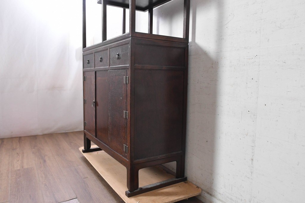 中古　美品　高島屋デパート取り扱い　民芸デザイン　互い違いの棚が個性的な朝鮮棚　定価約80万円　(R-091083)