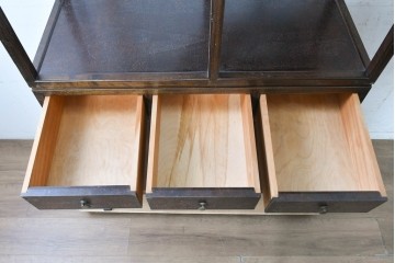 中古　美品　高島屋デパート取り扱い　民芸デザイン　互い違いの棚が個性的な朝鮮棚　定価約80万円　(R-091083)