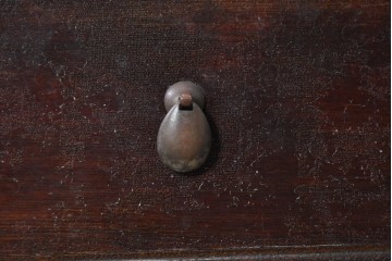 中古　美品　高島屋デパート取り扱い　民芸デザイン　互い違いの棚が個性的な朝鮮棚　定価約80万円　(R-091083)