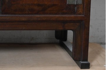 中古　美品　高島屋デパート取り扱い　民芸デザイン　互い違いの棚が個性的な朝鮮棚　定価約80万円　(R-091083)