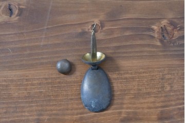 中古　美品　高島屋デパート取り扱い　民芸デザイン　互い違いの棚が個性的な朝鮮棚　定価約80万円　(R-091083)