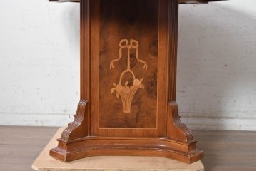 中古　イタリア　大理石天板　花籠や蔓草の象嵌を施したクラシカルなラウンドテーブル　定価約40万円　(R-091084)