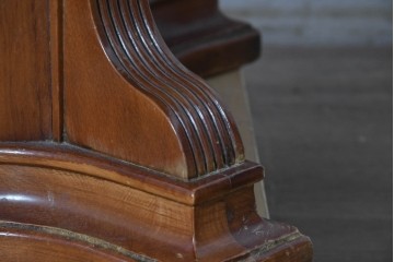 中古　イタリア　大理石天板　花籠や蔓草の象嵌を施したクラシカルなラウンドテーブル　定価約40万円　(R-091084)