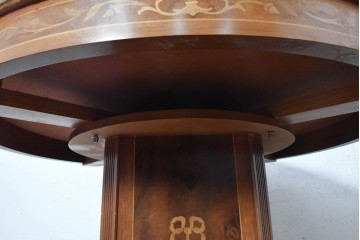 中古　イタリア　大理石天板　花籠や蔓草の象嵌を施したクラシカルなラウンドテーブル　定価約40万円　(R-091084)