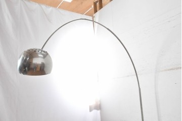 中古　美品　イタリア　FLOS(フロス)社　ARCO(アルコ)　大理石の土台がアクセントを添えるモダンなフロアスタンド　定価約44万円　(R-091086)