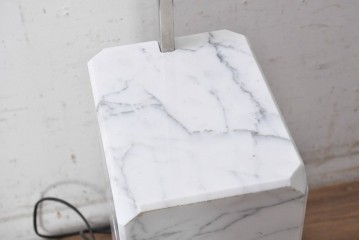 中古　美品　イタリア　FLOS(フロス)社　ARCO(アルコ)　大理石の土台がアクセントを添えるモダンなフロアスタンド　定価約44万円　(R-091086)