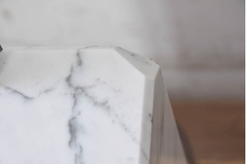 中古　美品　イタリア　FLOS(フロス)社　ARCO(アルコ)　大理石の土台がアクセントを添えるモダンなフロアスタンド　定価約44万円　(R-091086)