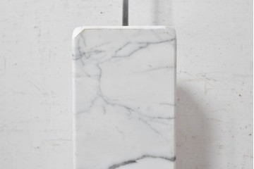 中古　美品　イタリア　FLOS(フロス)社　ARCO(アルコ)　大理石の土台がアクセントを添えるモダンなフロアスタンド　定価約44万円　(R-091086)