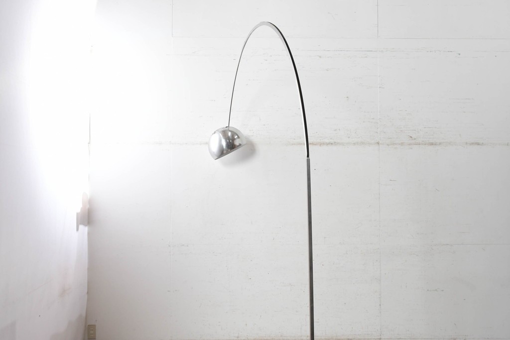 中古　美品　イタリア　FLOS(フロス)社　ARCO(アルコ)　大理石の土台がアクセントを添えるモダンなフロアスタンド　定価約44万円　(R-091086)