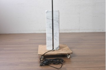 中古　美品　イタリア　FLOS(フロス)社　ARCO(アルコ)　大理石の土台がアクセントを添えるモダンなフロアスタンド　定価約44万円　(R-091086)