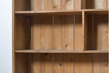 和製アンティーク　大正から昭和初期　素朴な木味を楽しめる薄型の飾り棚　(R-091087)