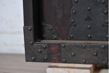 和製アンティーク　明治期　時代箪笥　縁黒柿材　重厚な金具使いと豊富な収納が魅力の帳場小箪笥　(R-091089)