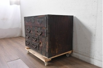 和製アンティーク　明治期　時代箪笥　縁黒柿材　重厚な金具使いが印象的な帳場小箪笥　(R-091090)