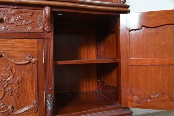 中古　最高級!!　花梨無垢材　華やかな彫刻を贅沢に配したガラス扉のキャビネット　定価約200万円　(R-091091)