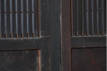アンティーク建具　明治から大正期　細かな縦格子に裏障子枠付きの格子戸2枚セット　(R-091092)